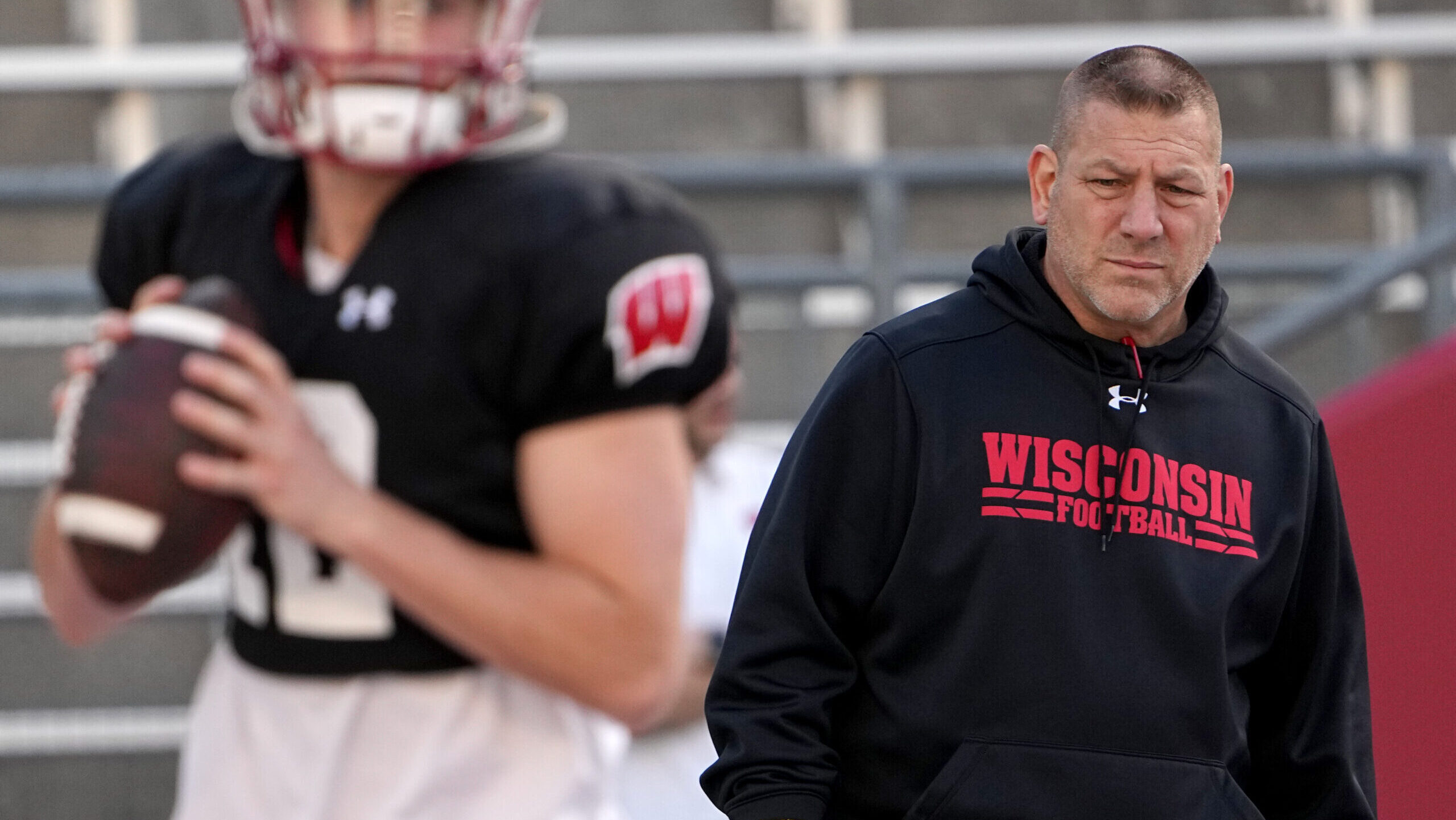 Wisconsin Badgers offensive coordinator Phil Longo