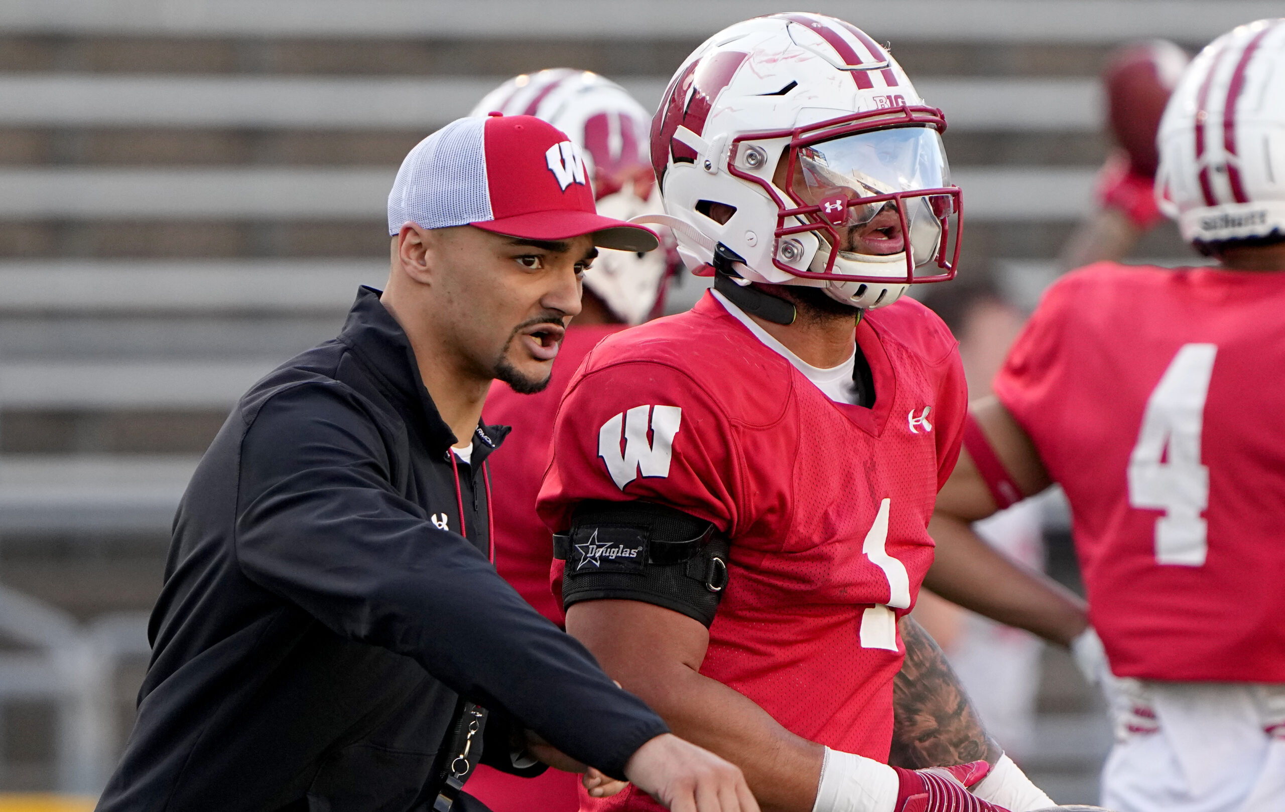 Wisconsin football running back Chez Mellusi with assistant coach Devon Spalding