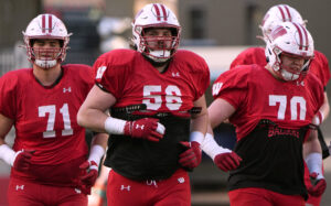 Wisconsin football offensive line 