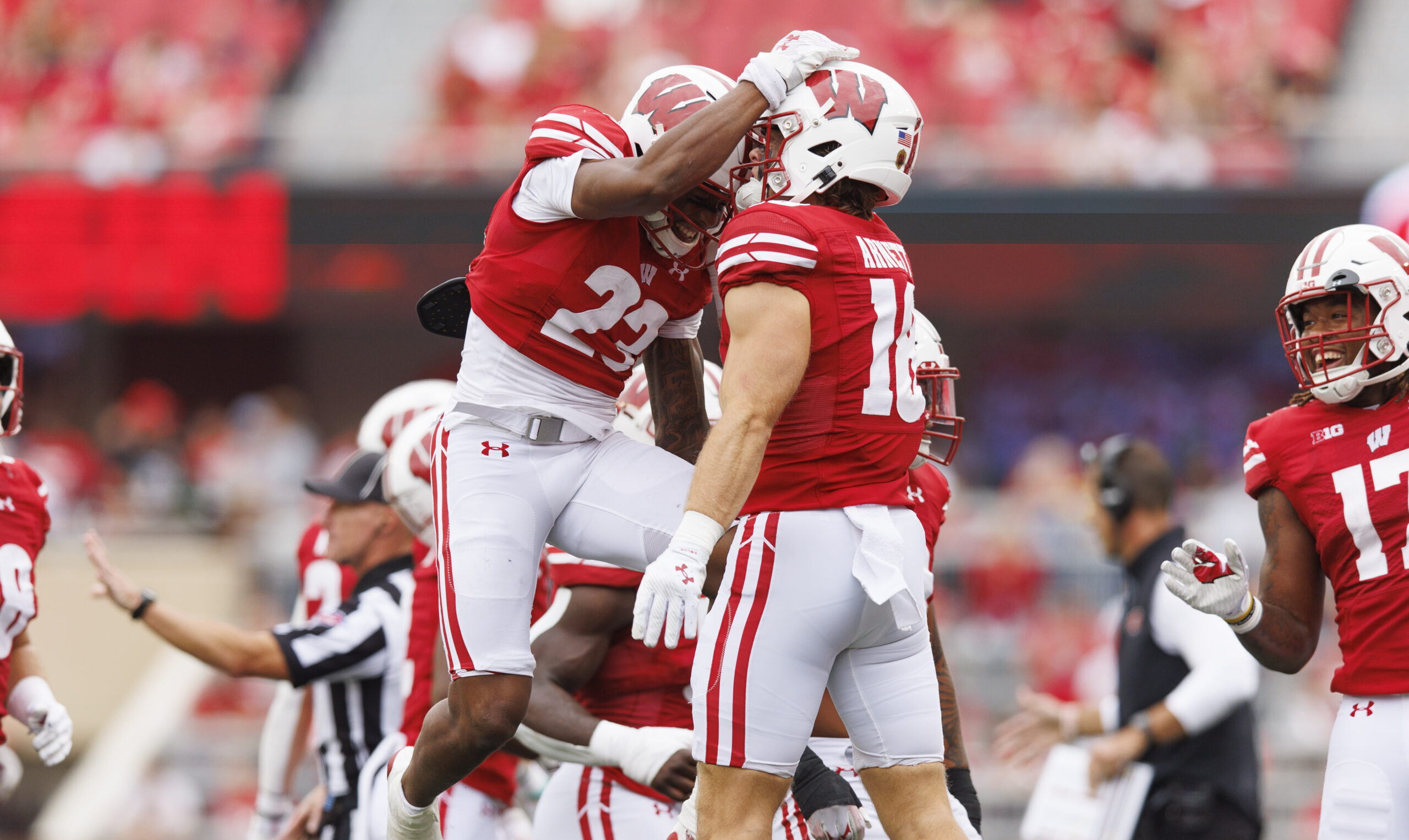 Wisconsin Football legend goes into Houston Texans ring of honor -  BadgerNotes