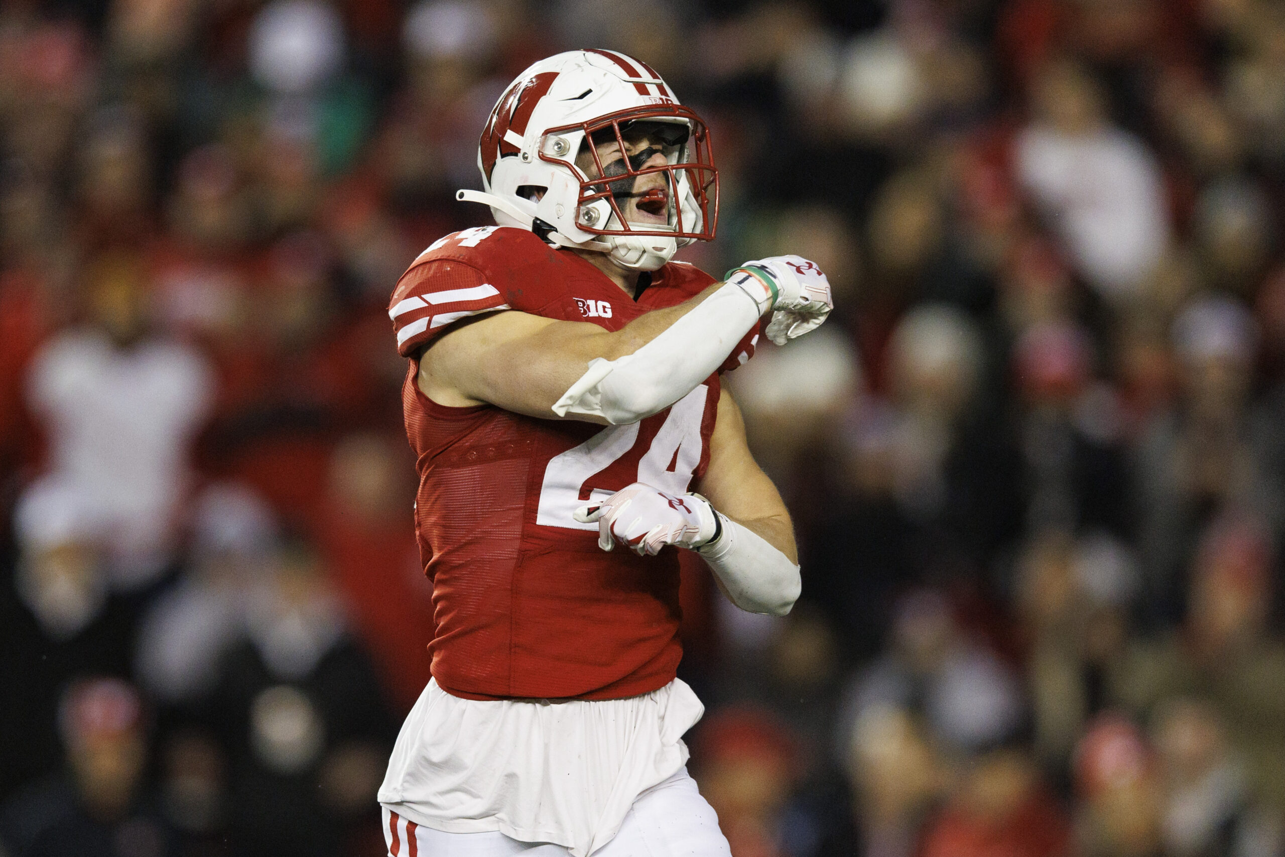Wisconsin badgers football safety Hunter Wohler