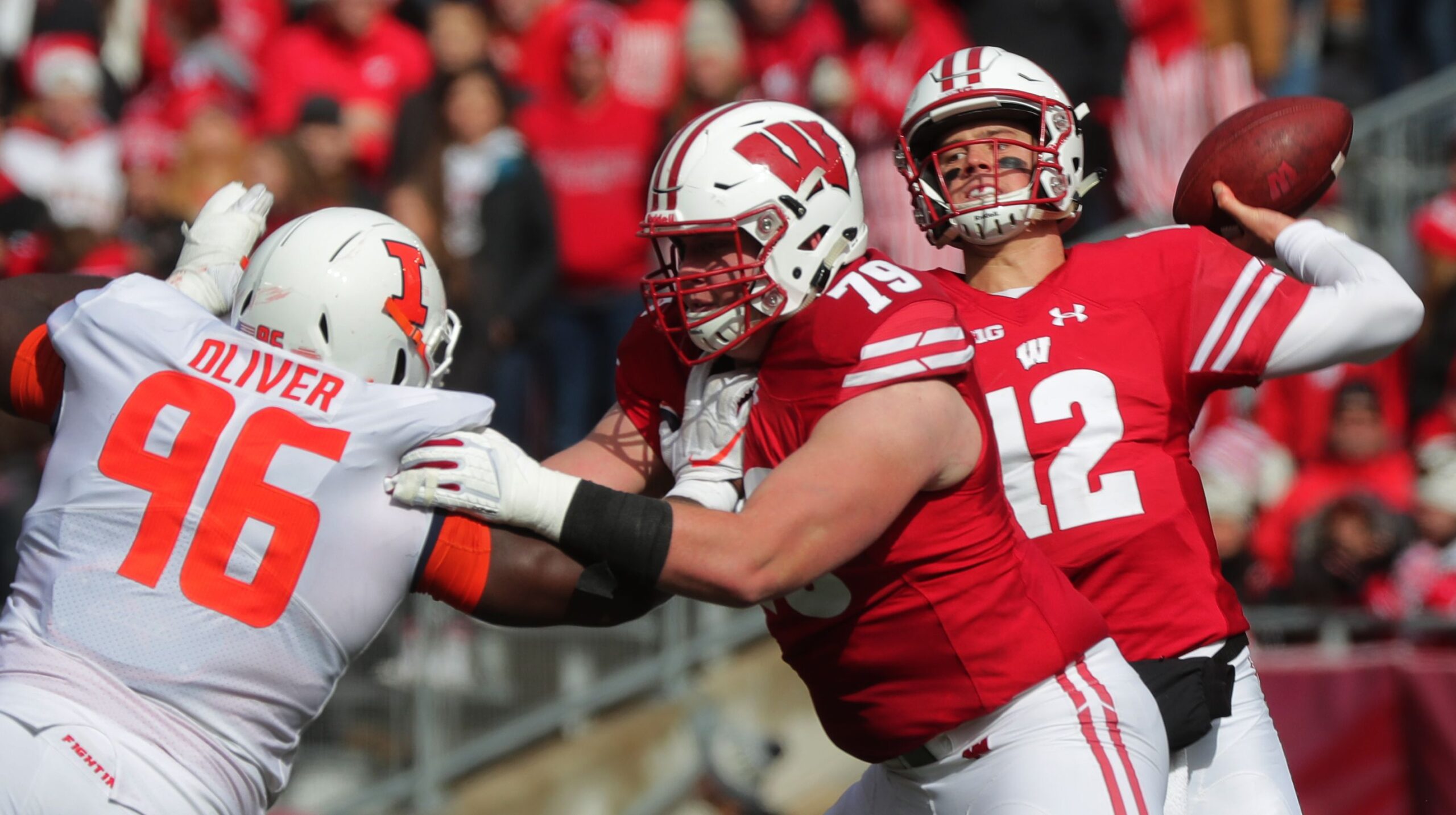 Wisconsin Badgers offensive lineman David Edwards blocking for Alex Hornibrook