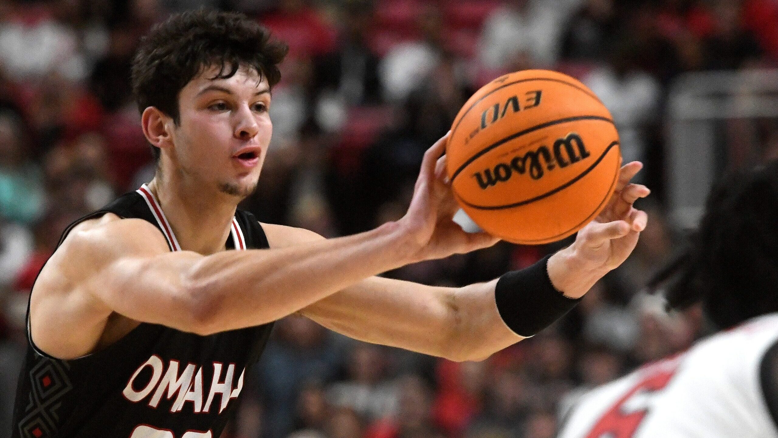 Wisconsin Badgers basketball has reached out to transfer portal wing Frankie Fidler from Omaha